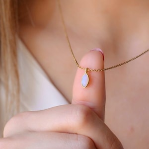 Small Simple White Opal Necklace, Simple Dainty Gold Necklace, Opal Pendant Gold Necklaces for Women, Opal Jewelry Women