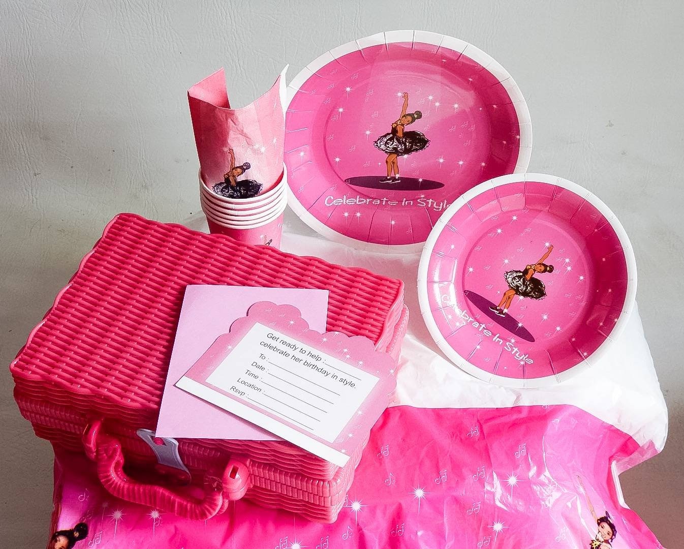 Vaisselle jetable à thème de fête Barbie, 57 pièces, assiettes en