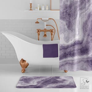 Tapis de bain en marbre améthyste : décoration de salle de bain géode violette