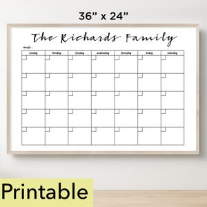 Peut inclure: Un calendrier imprimable de 91,44 cm sur 60,96 cm avec le texte "The Richards Family" en haut. Le calendrier comporte des espaces pour chaque jour de la semaine et du mois.