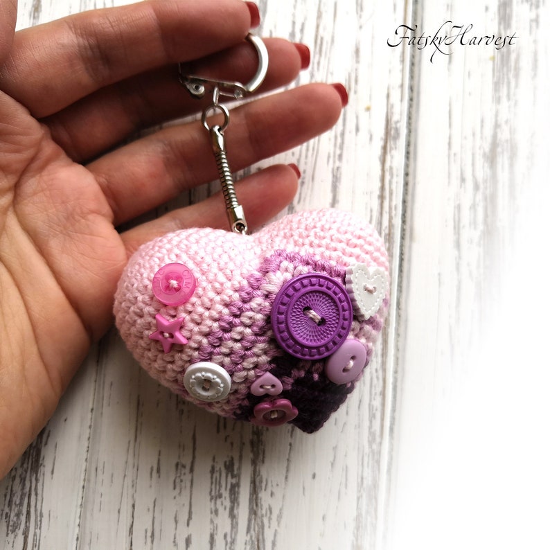 Crochet heart keychain Crochet wedding favors Crochet keyring Amigurumi cute hearts Crochet bag charm Gifts for guest at weddings