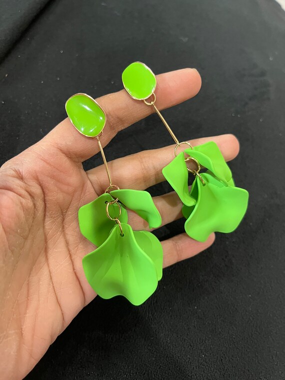 Share 62+ lime green earrings latest