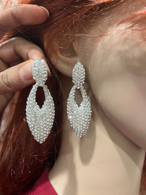 Amazon.com: Zircon Water Drop Earrings Thin Dangle Elegant Rhinestone  Earrings Wedding Women Accessories Water Drop Earrings for Women Star  Earrings (White, One Size) : Clothing, Shoes & Jewelry