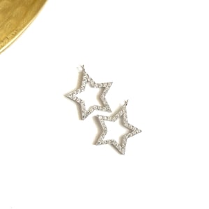 STERRENBEDEL | Verzilverde vijfpunts sterketting hanger druppel / bedel met helder CZ kristal effenen Details
