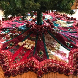 Poinsetta Christmas Tree Skirt