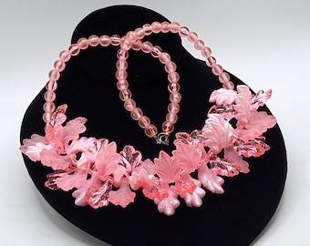 Vintage Pink Frosted & Transparent Lucite Plastic Cluster Leaves Bib Necklace Chunky Summer Floral Bright Wedding Bridal Collar Necklace