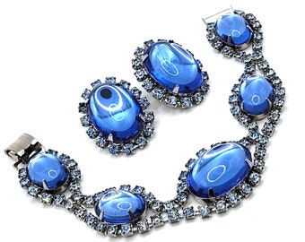 Vintage Demi Parure Prong Set aus Gliederarmband & passenden ovalen Clip auf Ohrringen, Blautöne Strass, große Lucite Cabochons, Himmelblau
