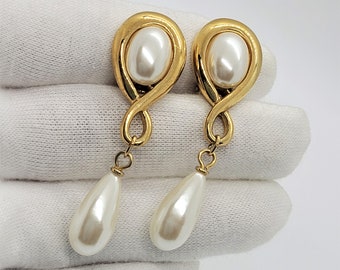 Vintage long faux pearl teardrop dangling clip on earrings Pearl drop dangle earrings White & gold not pierced wedding earrings