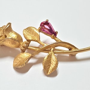 Vintage AVON rose gold brooch with pink teardrop rhinestone Mom gift rosebud pin 70s Flower branch garden pin, Wedding boutonniere lapel pin