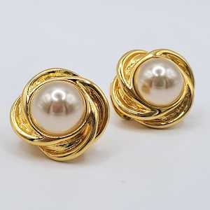 Vintage signed KJL domed faux pearl clip on earrings gold tone ribbed framed Pearl nonpierced earrings Vortex Whirl Wavy Timeless Classic