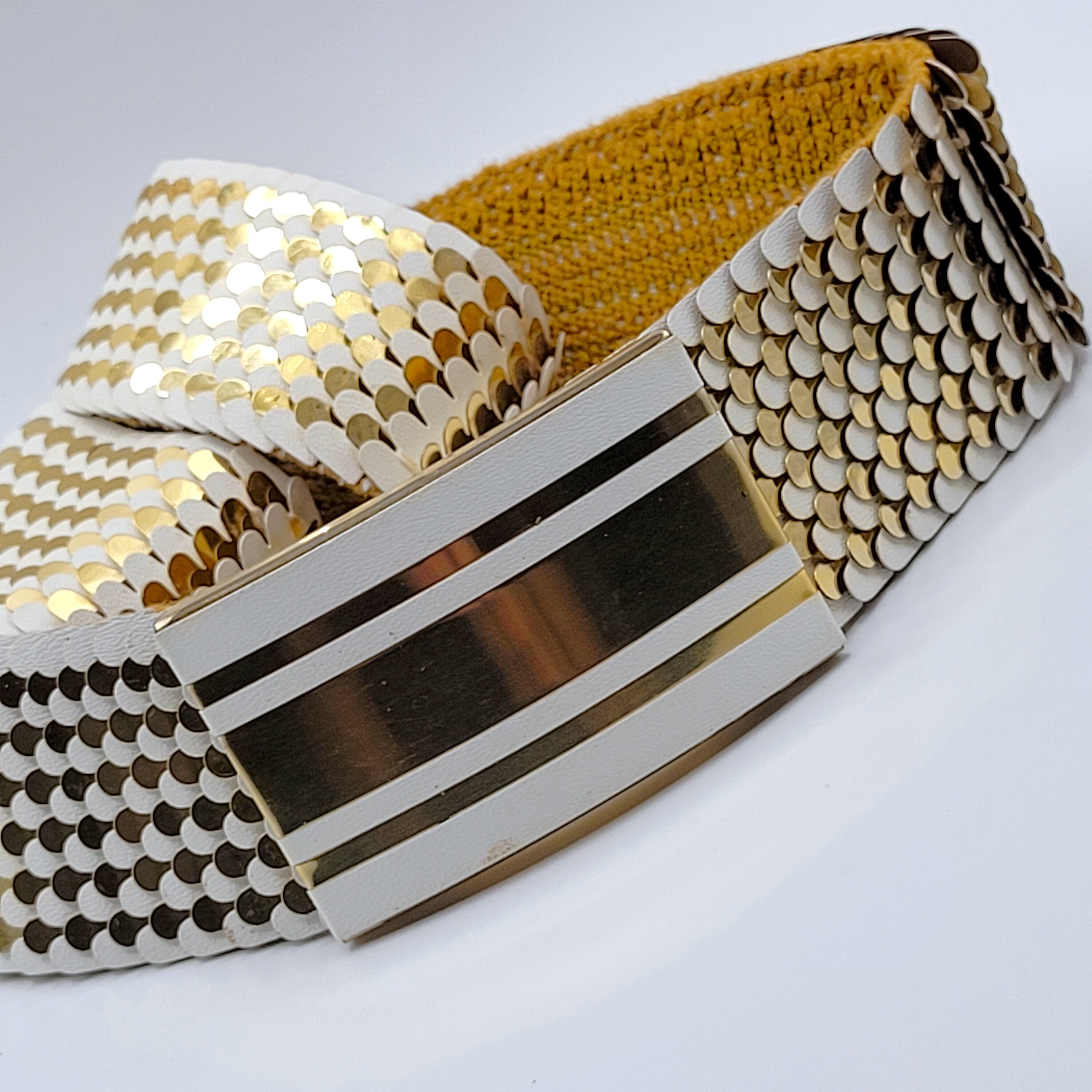 Vintage Gold Tone Stretchy Fish Scale Belt With 3 White Squared 1970s-80s Gold Elastic Fish Scale Belt with Medallion Hook  main image 2