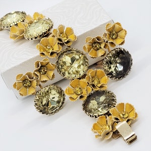 Vintage rhinestone & yellow enamel flowers link bracelet and matching clip on earrings jewelry set Сitrine rhinestones bracelet and earrings