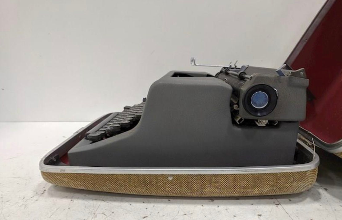 Vintage Royal Arrow Portable Typewriter With Case - Etsy