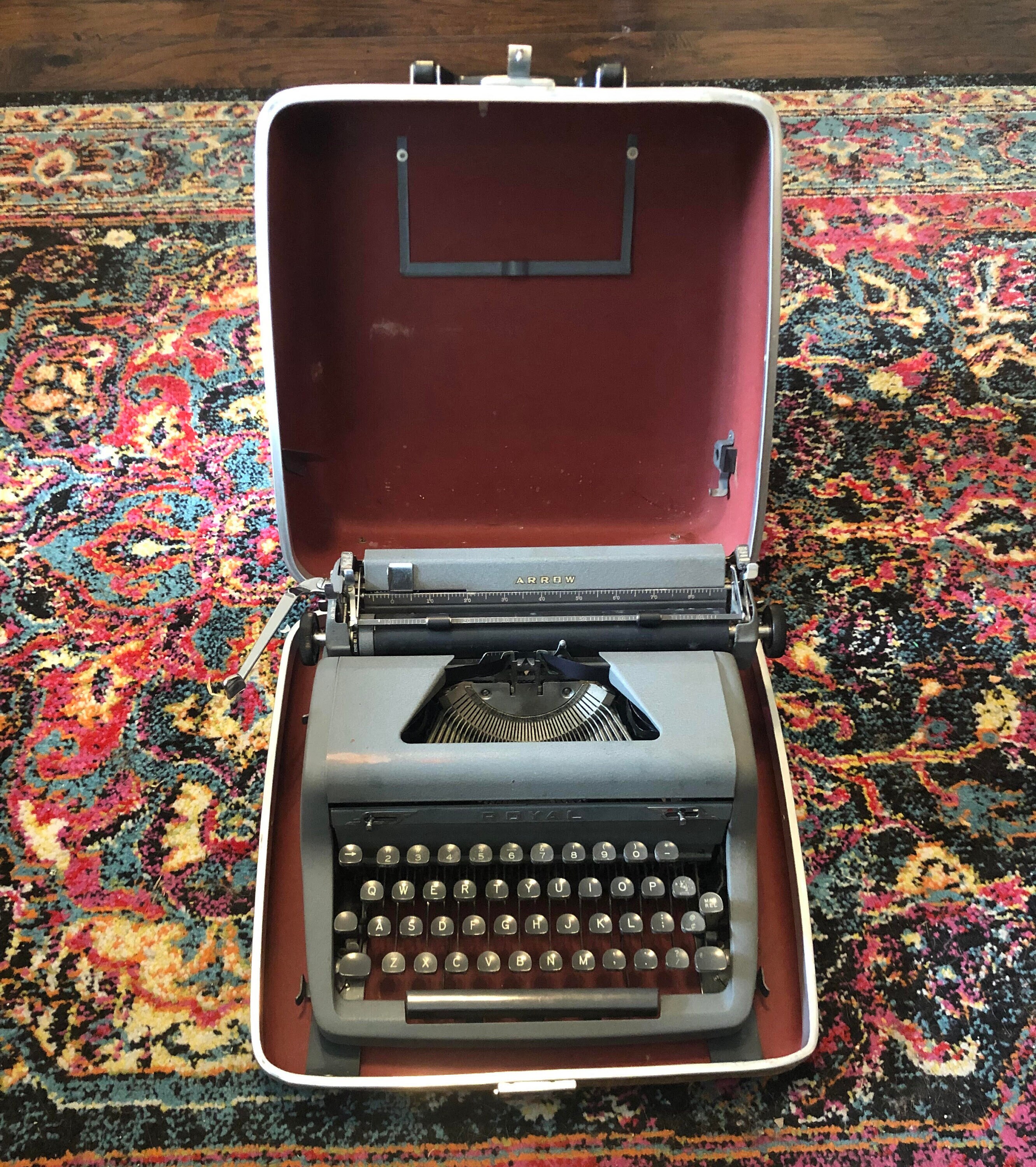 Vintage Royal Arrow Portable Typewriter With Case - Etsy