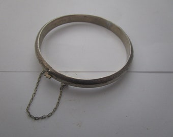 Vtg Victorian Style Engraved Hinged Bangle Bracelet