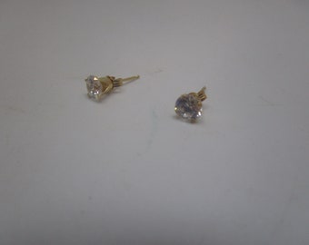Vtg 14K Yellow Gold Stud Pierced Earrings with Solitaire 1 Carot CZ Stones
