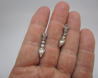 Antique Designer Weiss High Fashion Teardrop Dangle Screw Back Earrings