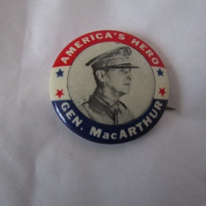WW 2 General MacArther Celluloid Pinback Button America&#39;s Hero