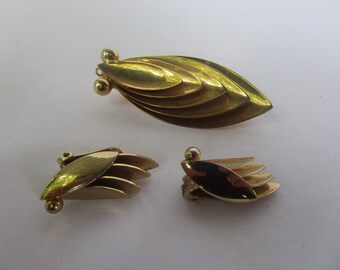 Vtg Retro Modern Style Gold Tone Brooch & Earrings Set