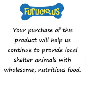 Puede incluir: Logotipo azul en forma de hueso con el texto "FURLICIO.US" en amarillo. Debajo, el texto dice: "Su compra de este producto nos ayudar&aacute; a seguir proporcionando a los animales de los refugios locales alimentos saludables y nutritivos."