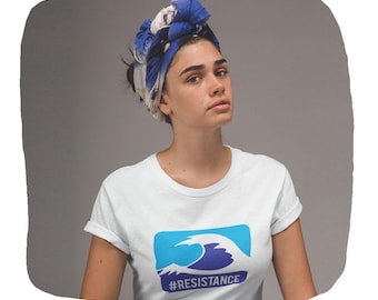 T-shirt graphique Blue Wave Resistance : vêtements militants féministes