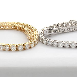 22 Carat Diamond Tennis Bracelet. Huge Tennis Bracelet. Big Diamond Tennis Bracelet. 22 Carat Tennis Diamond Bracelet. Yellow Gold Bracelet