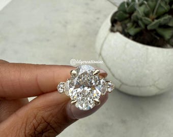 Vintage Diamond Engagement Ring, Vintage Oval Diamond Ring, Art Deco Diamond Engagement Ring. 14K Yellow Gold Diamond Ring.