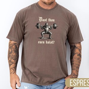 Comfort Colors® Medieval Knight Gym Tee: 'Dost Thou Even Hoist Bild 9