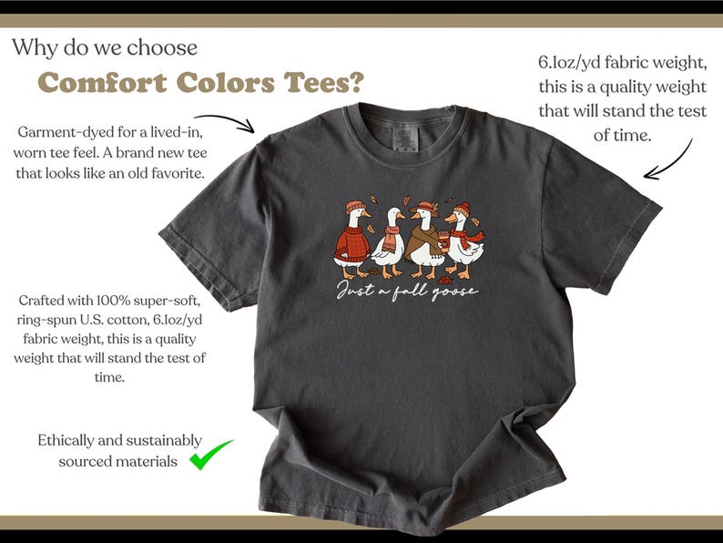 Peut inclure: T-shirt Comfort Colors gris fonc&eacute; avec une illustration amusante de quatre oies v&ecirc;tues de tenues d'automne. Le texte "Just a fall goose" est en dessous. Fabriqu&eacute; en coton am&eacute;ricain fil&eacute; &agrave; l'anneau, tr&egrave;s doux.