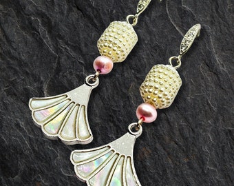 Genuine pink pearls. Pearl earrings. Pearl. Freshwater pearls. Mother of Pearl. Ivory pearls. Statement earrings. Wedding. Wedding jewelry.