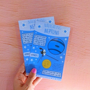 Stickerblad: Navigeren door Neptunus. Kiss cut vinyl stickers, outer space sticker en factsheets