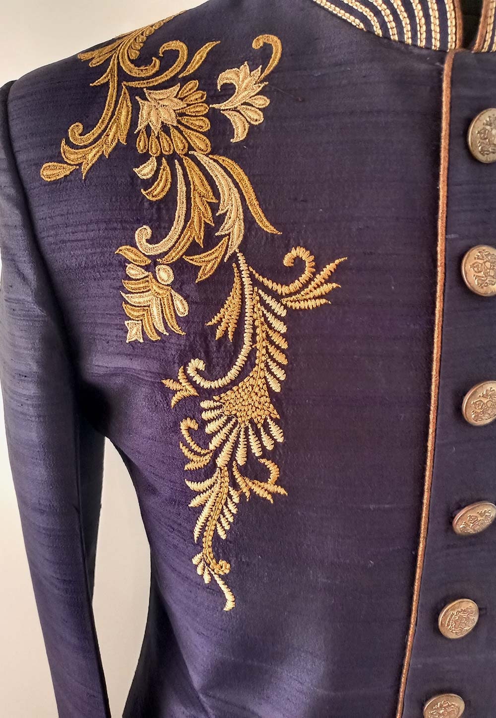 Elegante vestido de casamento feminino personalizado cetim vestido de  casamento manga longa pescoço quadrado sem costas a linha vestido de noiva  roupa formal / Vestidos de casamento, image size:1000x1446