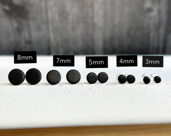 Orecchini a bottone rotondi neri opachi/gioielli da uomo/perni per secondo piercing/3 mm 4 mm 5 mm 7 mm 8 mm/fatti a mano con argilla/perno incorporato/ipoallergenici