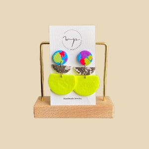 Funky neon grüne geometrische Ohrringe handgemacht mit Polymer Clay| Anhänger | Statement Ohrringe | Neon Schmuck| mehrfarbig| dreifarbig
