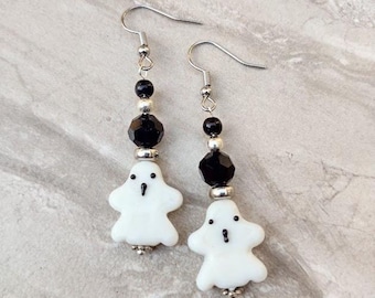 Pendientes colgantes de fantasma, de plata negra y cuentas blancas, joyería de Halloween