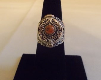 Argent sterling ~ Bague de poison ~ 925 Bijoux fins ~ Taille ~ 6 ~ 6.25 ~ Tabac à priser ~ Locket ~ Boîte à pilules ~ Bague ~ Femmes ~ Hippie ~ Anneau de rangement ~ 10 + gm ~ Orange ~ Pierre