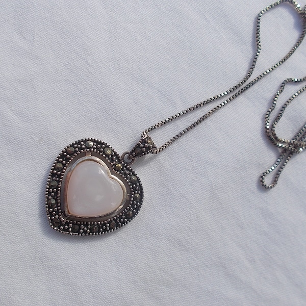 BEAUTIFUL~Vintage~Sterling Silver~MOP~Marcasite~Heart~Pendant~Necklace~925~Fine Jewelry~Women~Teen~Pretty~Bling~5.8gm.~Classic~18"~Chain~925