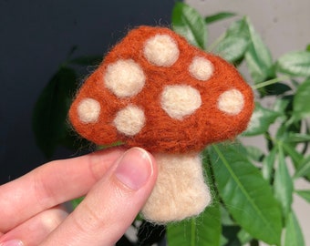 Mushroom Needle felted brooch, Cottagecore fungi pin, cute fairycore accessory, goblincore, forestcore, woodland toadstool pin