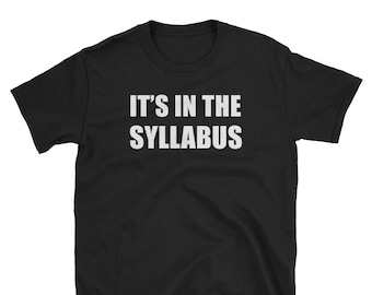 Está en the Syllabus camiseta divertida para profesores y profesores de secundaria