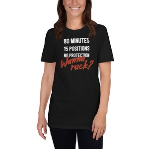 Puede incluir: Camiseta negra con texto blanco que dice "80 minutos 15 posiciones sin protección ¿quieres luchar?" El texto "¿quieres luchar?" está en rojo.
