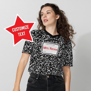 Personalisiertes Lehrer Name Shirt // Composition Notizbuch // V-Neck Jersey mit Sonnenschutz