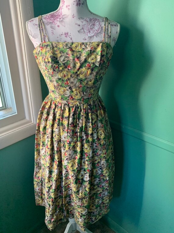 Vintage 1950s circle skirt floral dress