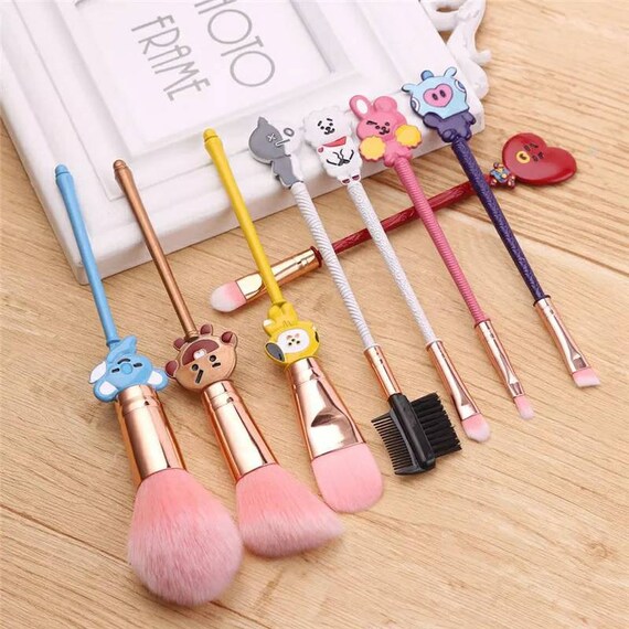 Makeup kit and brushes deals