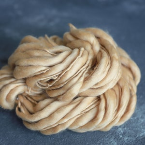 Art Yarn, handspun art yarn for plaid hat snood blanket, Merino / Handgesponne Wolle / Effektgarn  beige Wolle für Slub, filzen, weben