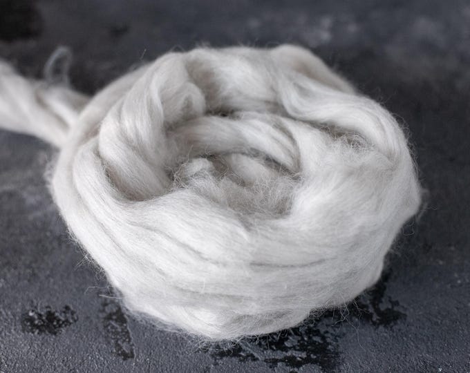 Baby Lama combed wool fibers for spinning and felting / doll hair / roving wool / felting wool / for spinning and felting / light grey
