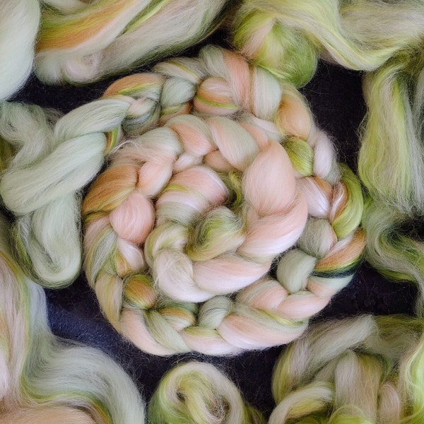 Roving / Merino Silk Tops / Blends wool for spinning and felting / Handblended Wool / Hand-pulled wool / Combed stargrass/ Sterngras 2