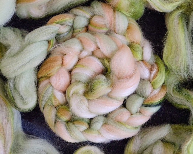 Roving / Merino Silk Tops / Blends wool for spinning and felting / Handblended Wool / Hand-pulled wool / Combed stargrass/ Sterngras 2