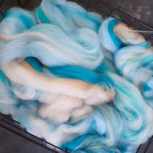 Silk Wool Roving / combed top / for spinning and felting / sea weave / Light blue image 2