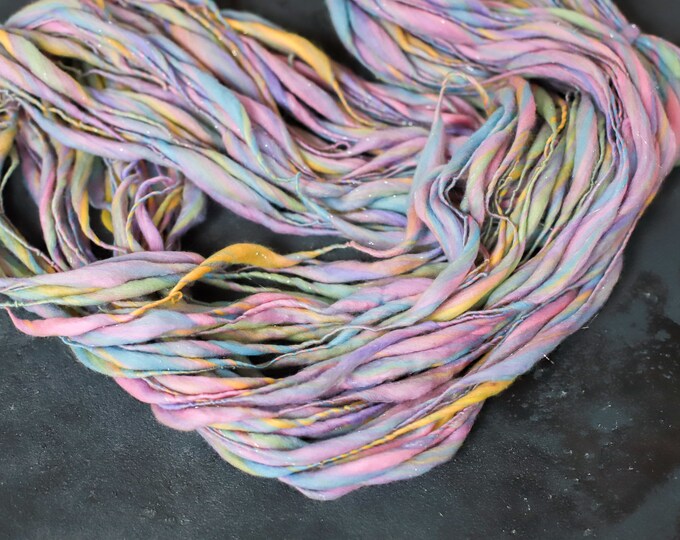 Art Yarn handspun, hand spun effect yarn Merino wool slub thick and thin, rainbow with glitter