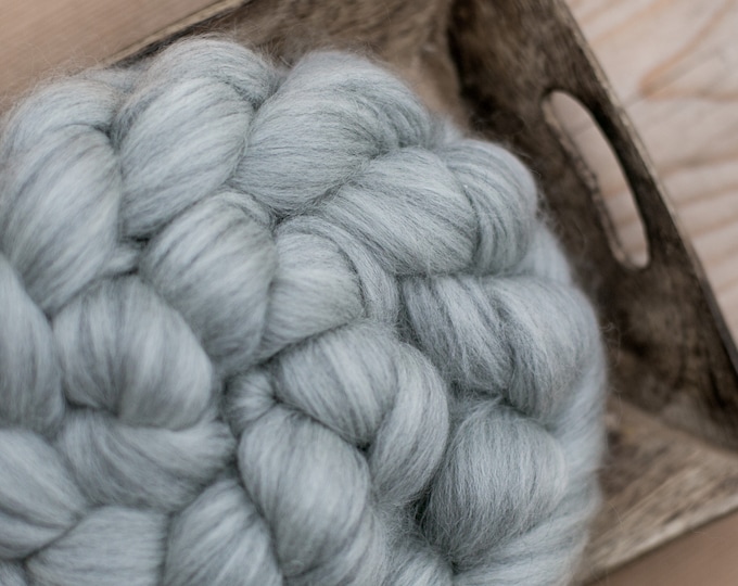 Combed wool fibers for spinning and felting / dolls hair / wool XXL / roving wool / felting wool / light grey No.26